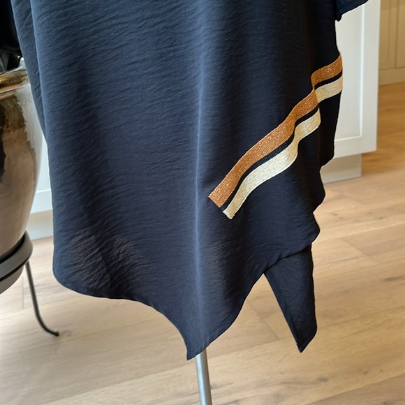 NWT black Peruzzi drop sleeve handkerchief hem tunic with silver & gold accents - Picture 3 of 13